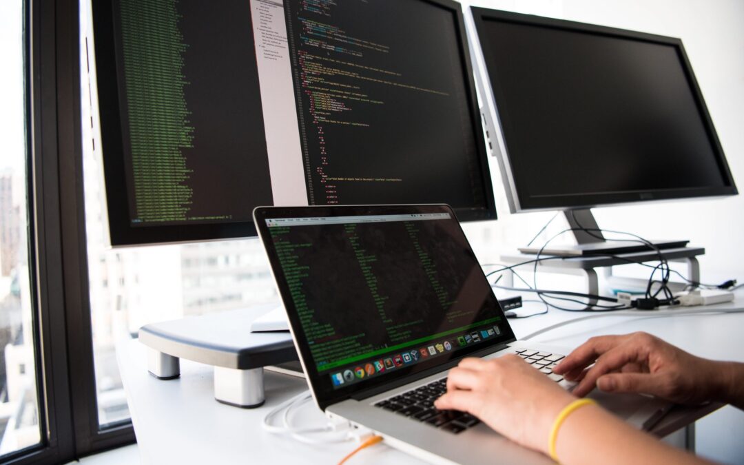 3 Ways to Minimize Risks When Outsourcing Software Development